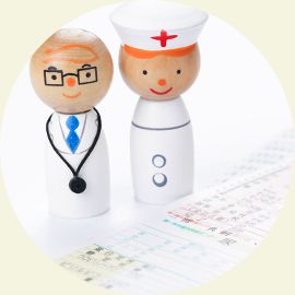 医師と看護師の模型